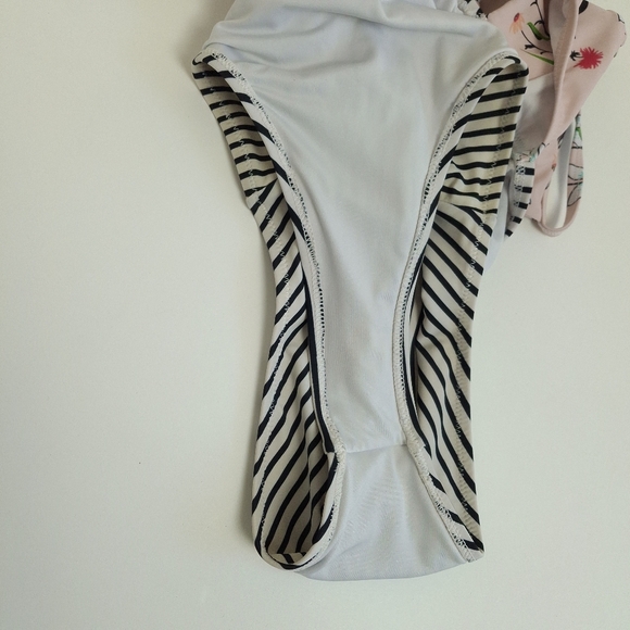 Cupshe Twist Front Floral One-Piece Swimsuit With Black & White Stripe Bottom - Picture 11 of 13